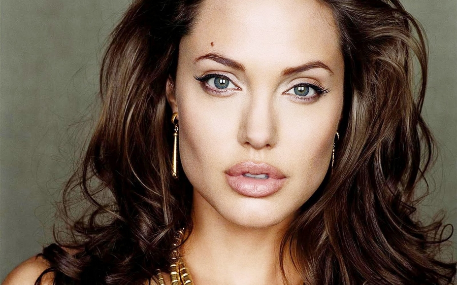 Angelina-Jolie-2