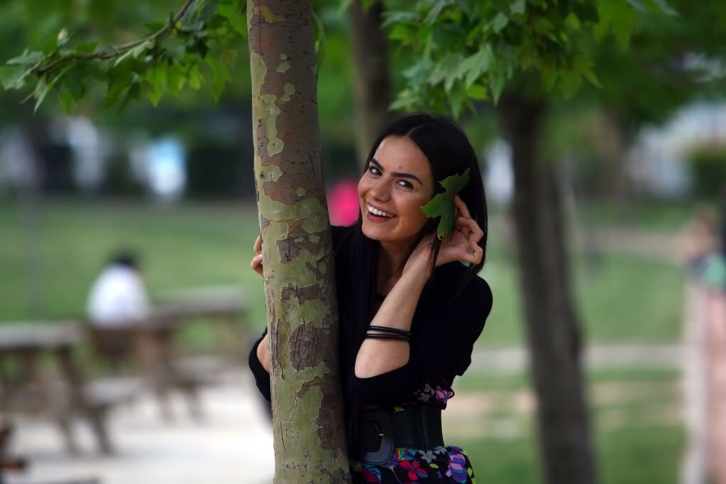 مسلسل الارض الطيبة مترجم