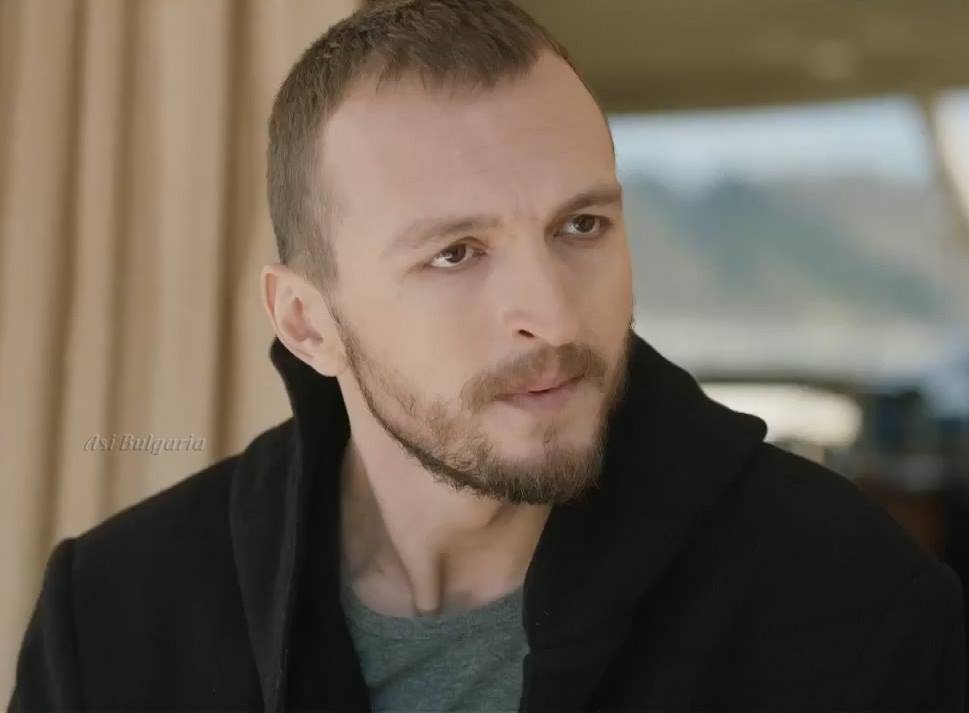 Мерджан ага актер. Тугай мерджан. Tugay. Мерджан ага. Гизем караджа комиссар мерджан.