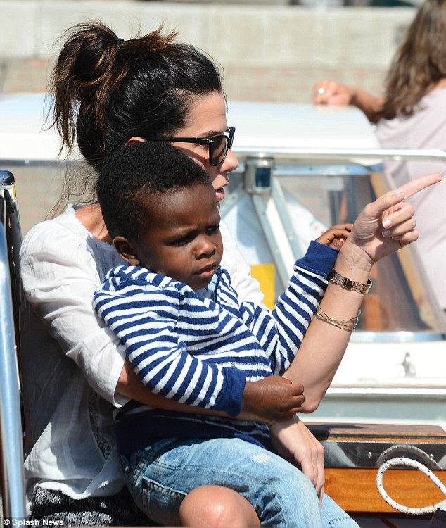 article-2402891-1B7C8F90000005DC-355_634x750