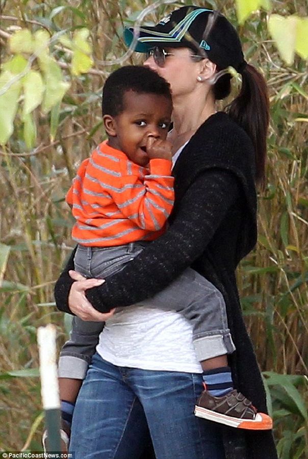 resized_article-2273611-17599737000005DC-424_634x944