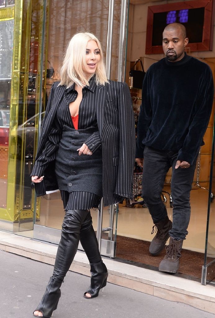 resized_Kim-Kardashian-Kanye-West-took-break-from-front-row-during