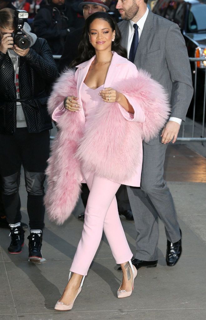 resized_Rihanna-made-Friday-morning-appearance-Good-Morning-America