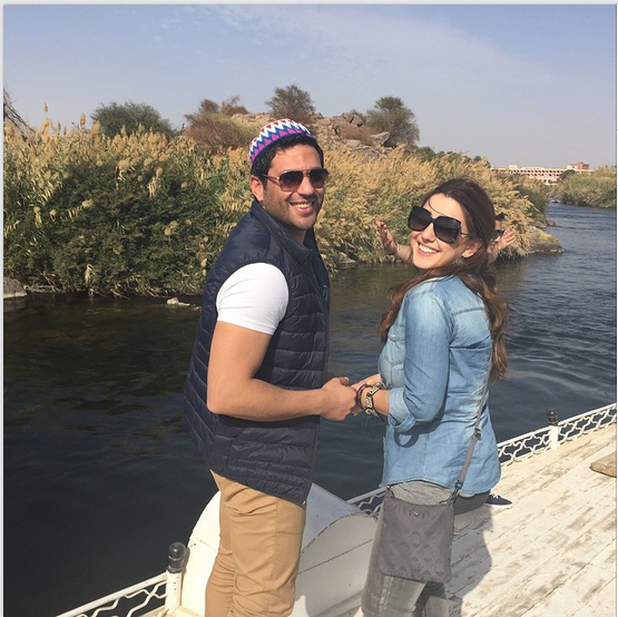 حسن الرداد وكندة علوش يأخذان استراحة على نهر النيل قبيل مشاركتهما ببرنامج الضيف ضيفك