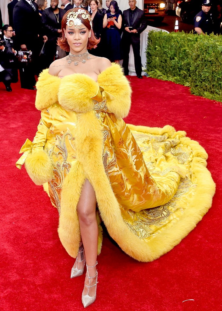 1430798335_rihanna-zoom