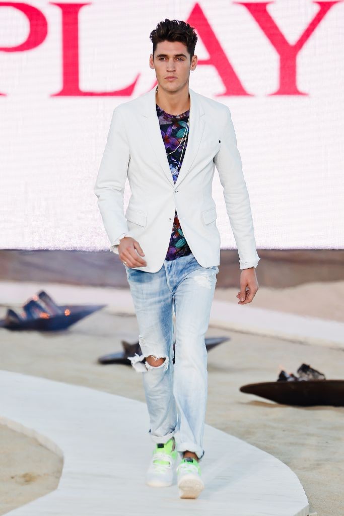 resized_REPLAY_CATW_HD004