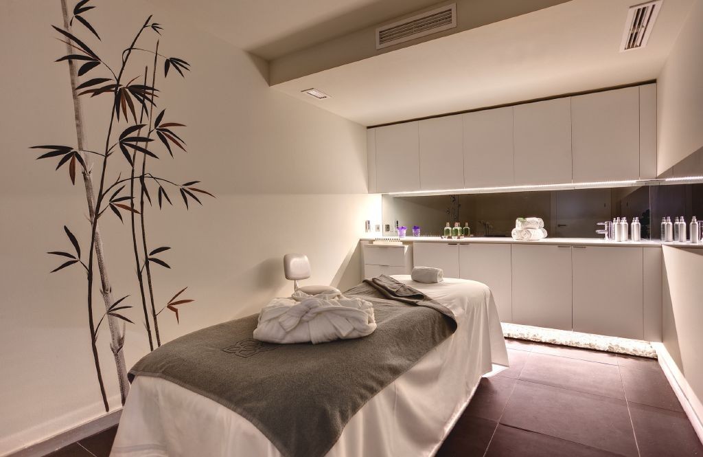 resized_Wellness Clinic - Treatment room