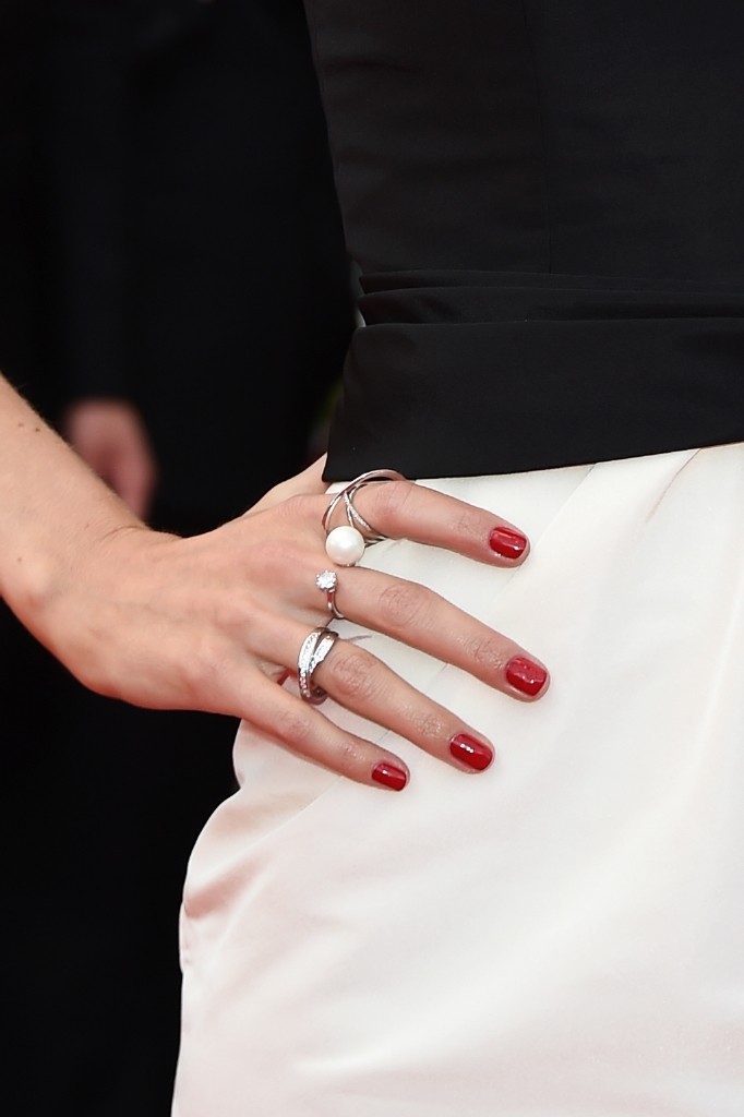 resized_red-carpet-pictures-12