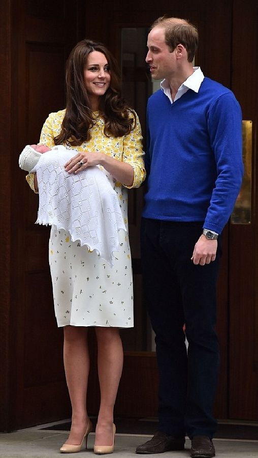 الأمير-ويليام-وزوجته-كيت-يقدمان-طفلتهما-للعالم-5