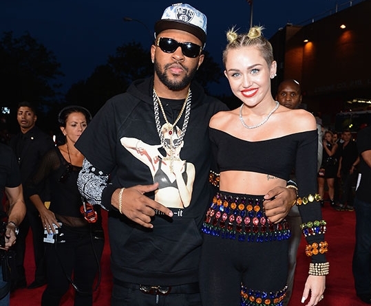 رجال واعدتهم مايلي سايرس (10)