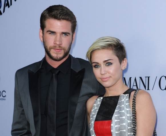 رجال واعدتهم مايلي سايرس (9)