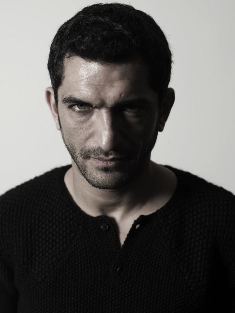 عمرو واكد (2)
