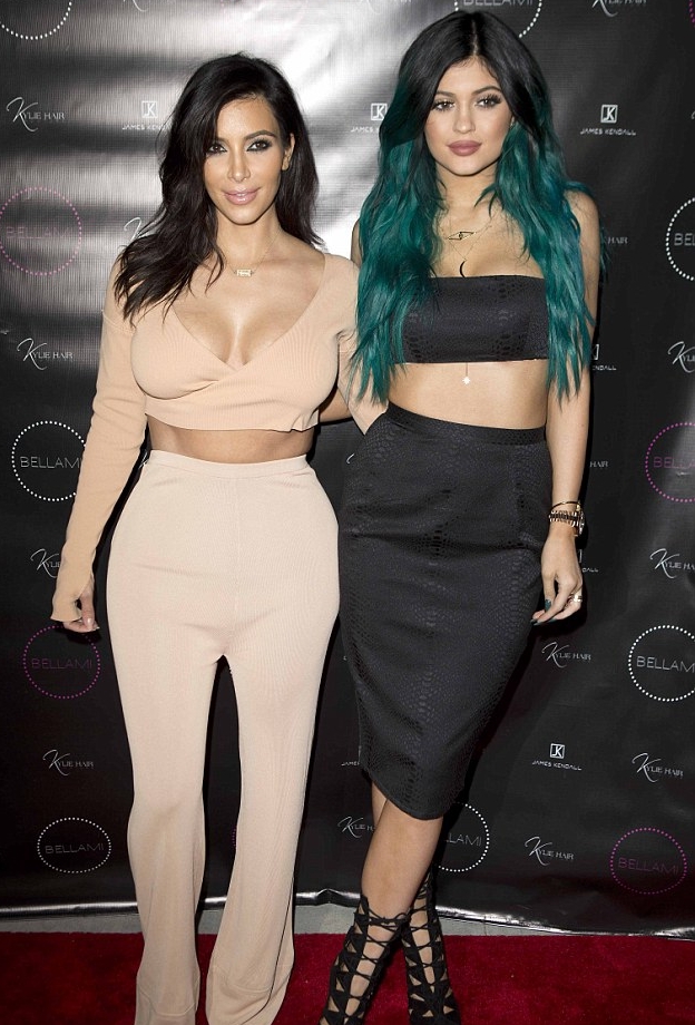 23A3AEBE00000578-2856296-_You_always_have_my_back_On_Sunday_Kim_Kardashian_shared_a_touch-7_1417459819311