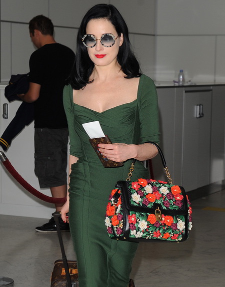 dita_von_teese_dolce_gabbana_flower_bag_cannes_airport