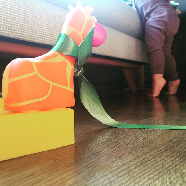 olivia-wilde-posts-cute-picture-with-baby-otis-surrounded-by-jetting-water