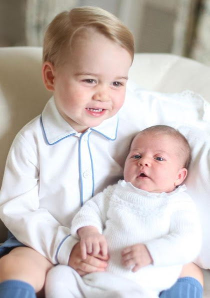 الأمير جورج مع شقيقته الأميرة شارلوت (3)