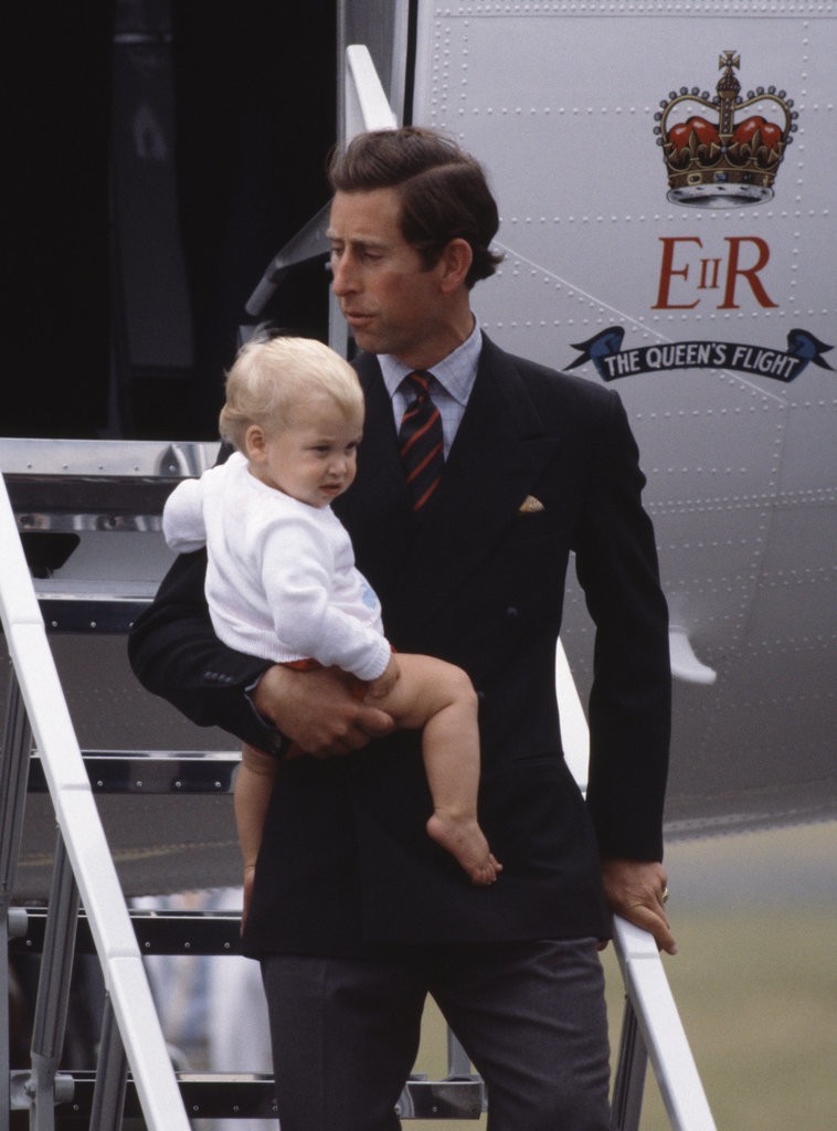 الأمير ويليام وزوجته يحافظان على التقاليد الملكية برعاية الأطفال (1)