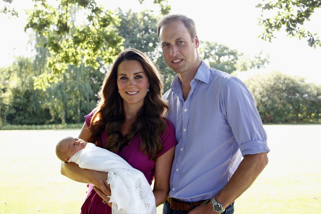 الأمير ويليام وزوجته يحافظان على التقاليد الملكية برعاية الأطفال (4)
