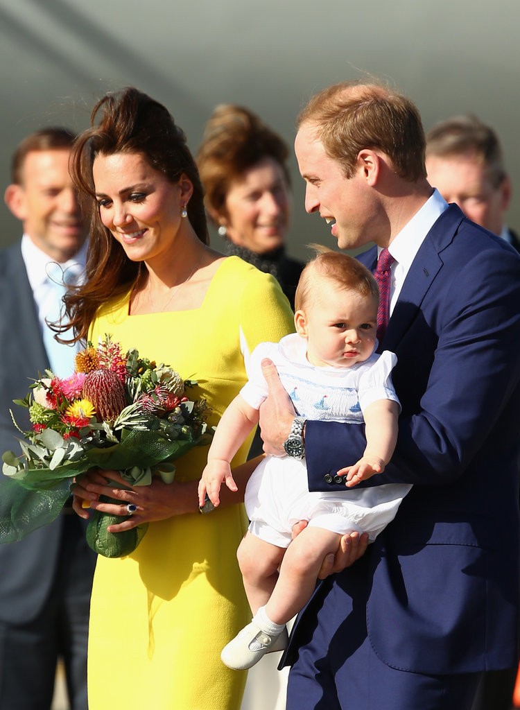 الأمير ويليام وزوجته يحافظان على التقاليد الملكية برعاية الأطفال (6)