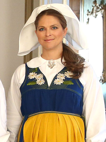 الأميرة مادلين ترتدي الزي التقليدي للسويد (1)