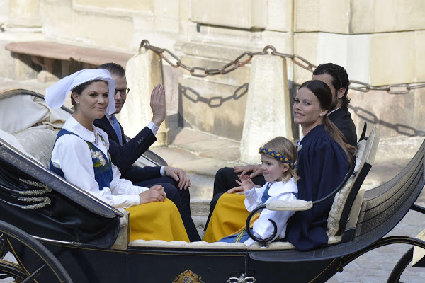 الأميرة مادلين ترتدي الزي التقليدي للسويد (2)