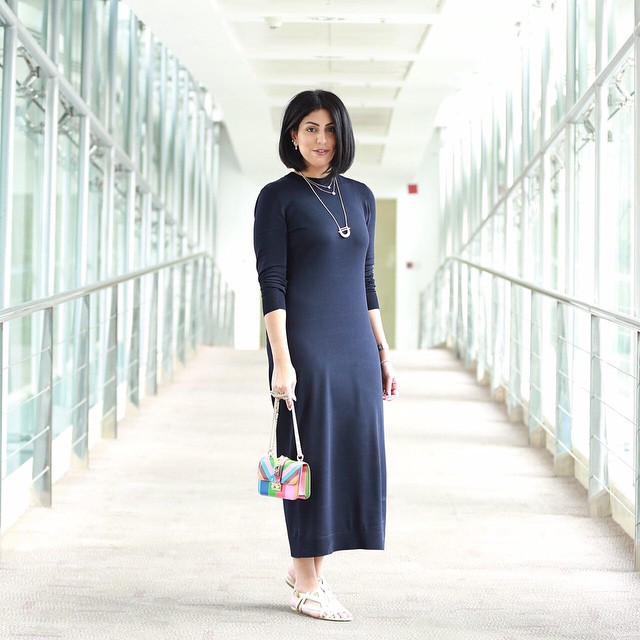 الفستان الأسود البسيط على طريقة دانا