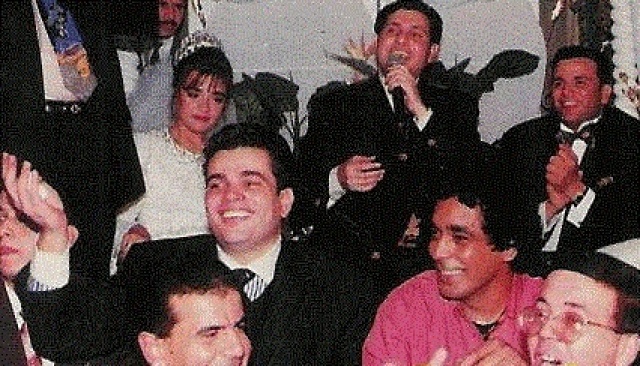 محمد منير وعمرو دياب وهاني شاكر خلال حفل زفاف الفنان محمد فؤاد
