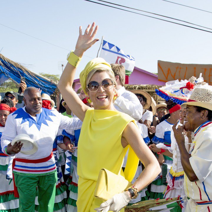 Máxima looking Caribbean chic in round specs