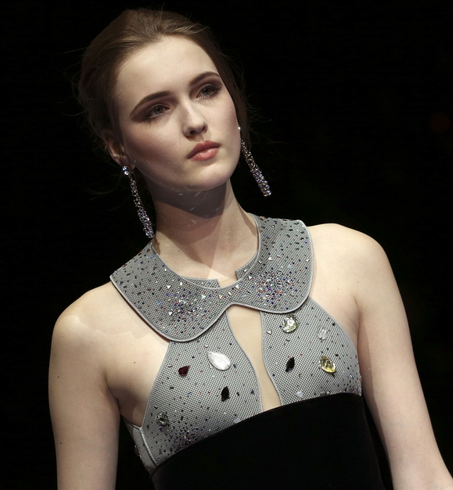 milan-fashion-week-2015-giorgio-armani-chooses-sober-elegance