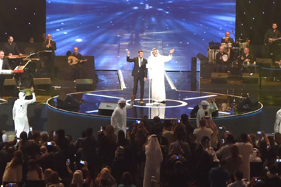 resized_Platinum Records- DSS 2015- Hussain Al Jassmi & Kadim Al Saher Duet (4)