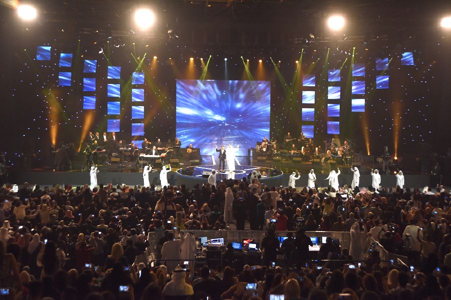 resized_Platinum Records- DSS 2015- Hussain Al Jassmi & Kadim Al Saher Duet (5)