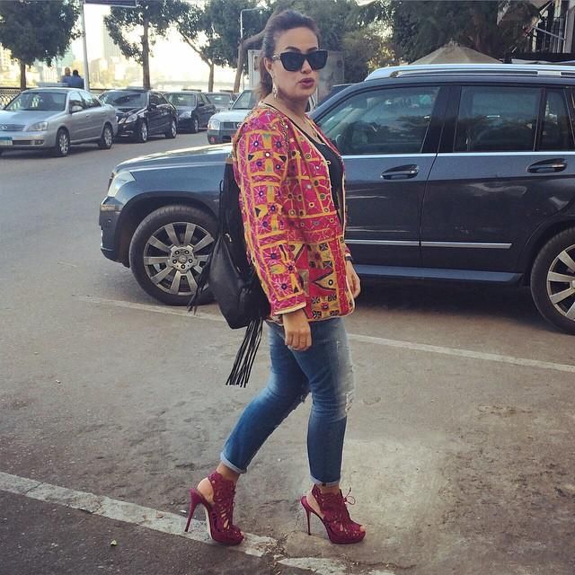 إطلالة عصرية ومحافظة لهند صبري