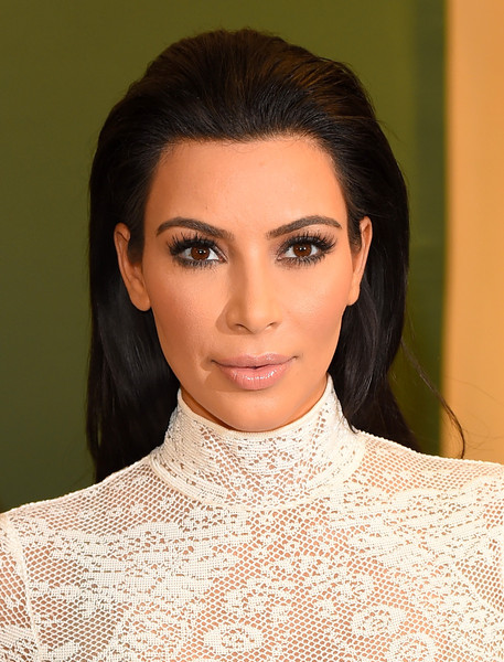 Kim-Kardashian-Long-Hairstyles-Long-Straight-sQvRnD9Bkapl