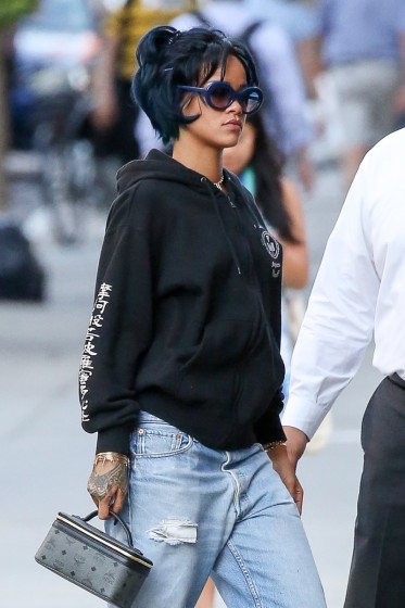 Rihanna keeps a low profile in NYC