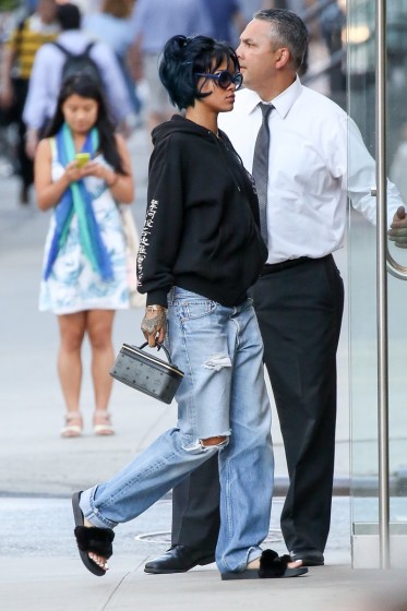 Rihanna keeps a low profile in NYC