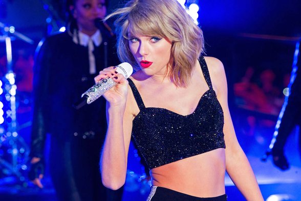 taylor-swift-nackt-buehne