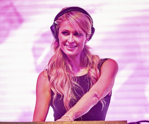 z18653426Q,Paris-Hilton-w-Ptak-Fashion-City