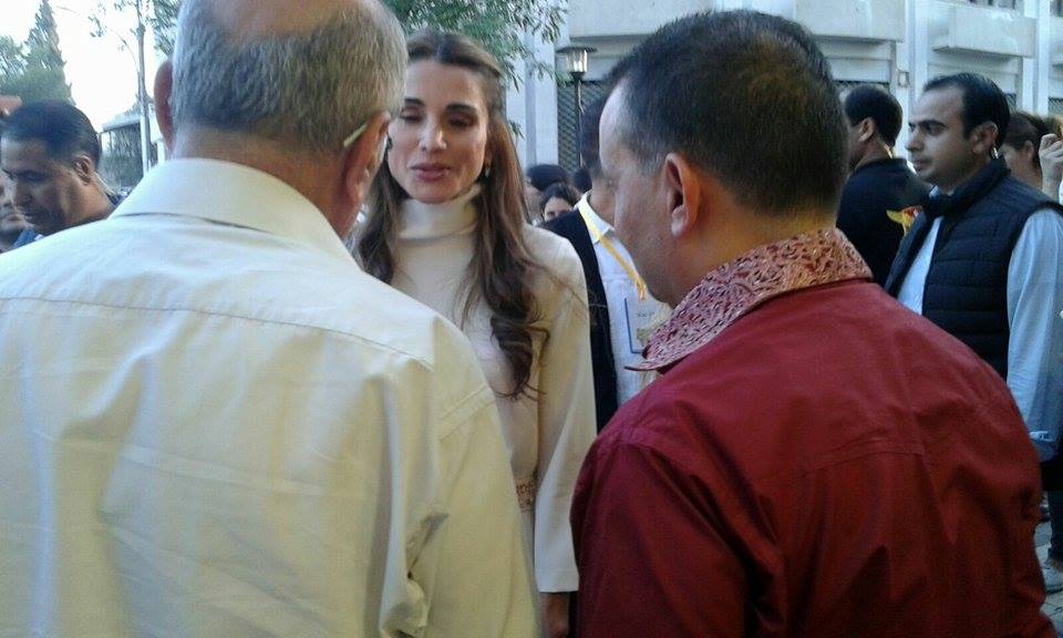 الملكة رانيا وابنتها في شارع الرينبو (6)