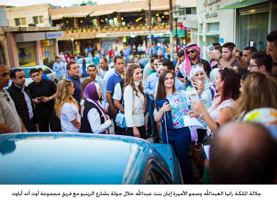 الملكة رانيا وابنتها في شارع الرينبو (7)
