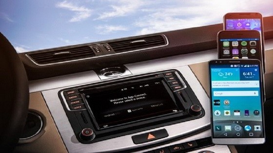 فولكس واغن تطلق سيارتها المتوافقة مع CarPlay (4)