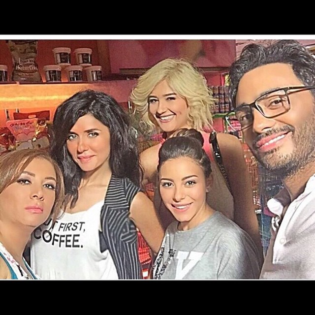 بالفيديو قرد يضرب غادة عادل على وجهها