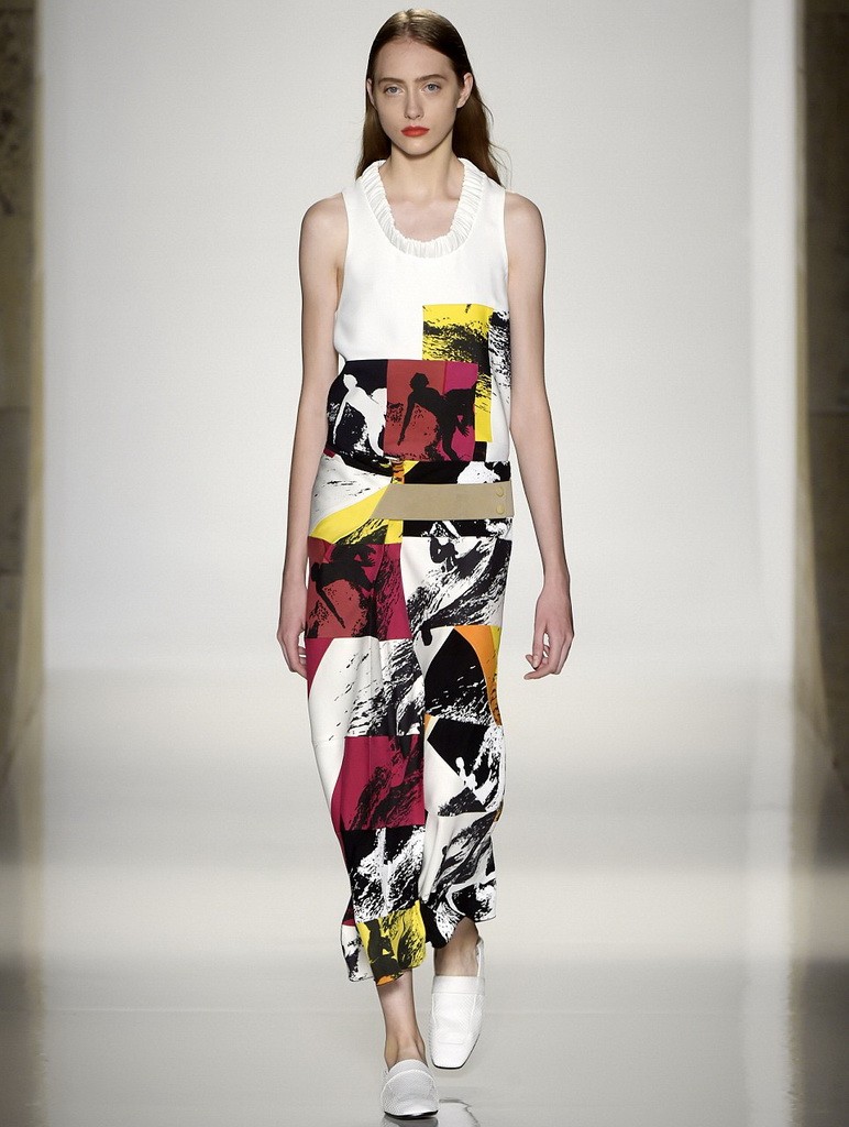 2C44F58D00000578-3232855-Take_a_bow_The_British_designer_debuted_her_Spring_Summer_2016_c-a-1_1442189463379