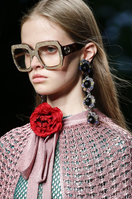 Gucci أقراط ونظارات من