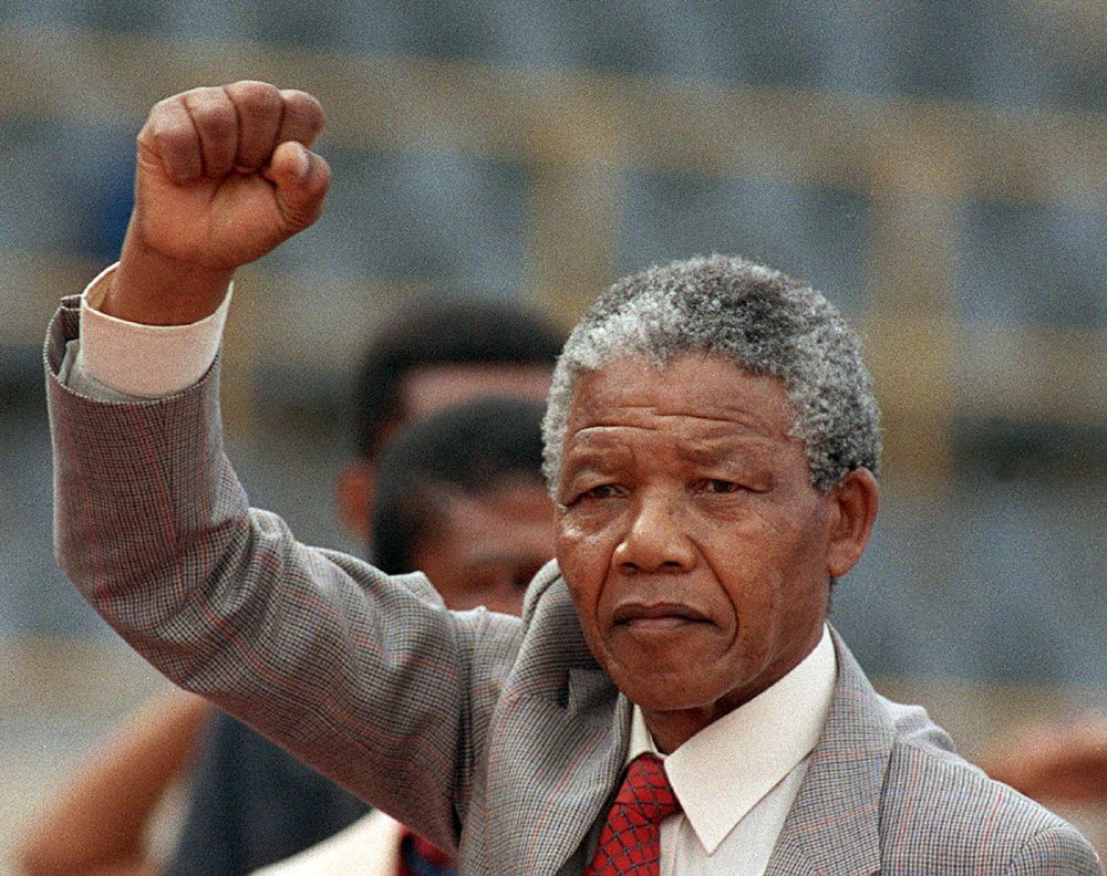 نيلسون مانديلا تم القبض على حفيده بسبب اتهامه باغتصاب مراهقة