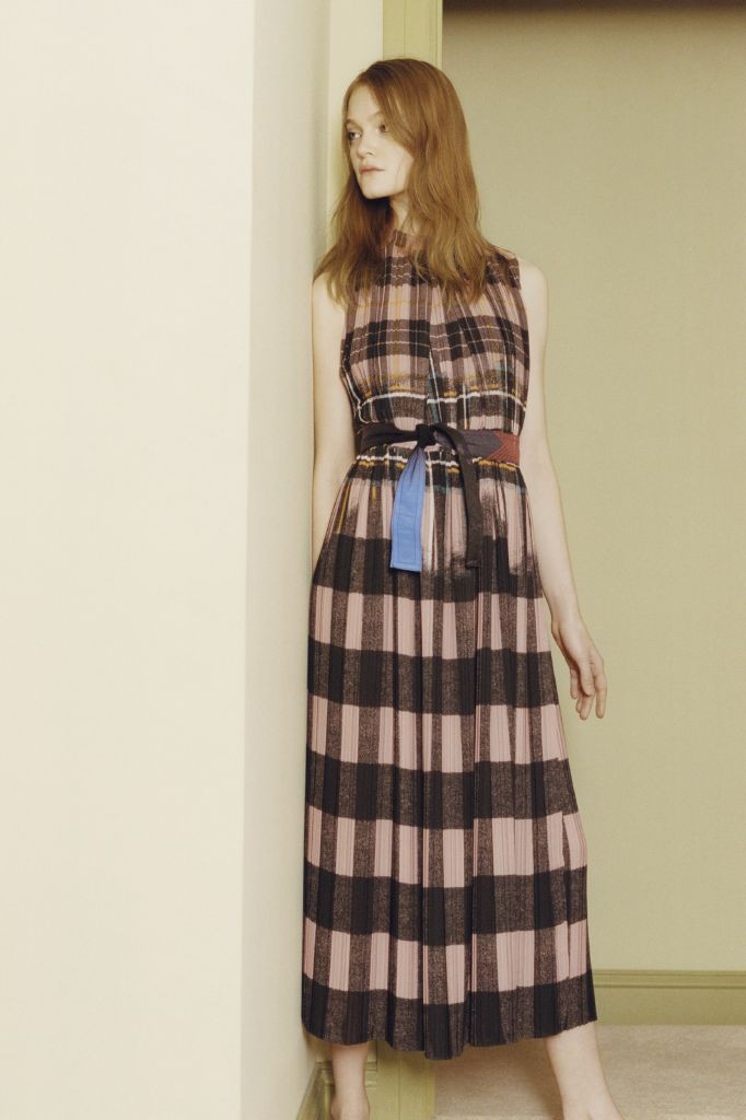 resized_Victoria, Victoria Beckham Autumn Winter 15 - 010