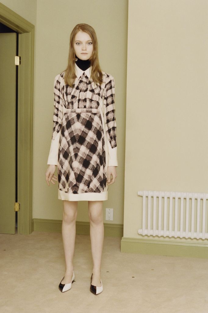 resized_Victoria, Victoria Beckham Autumn Winter 15 - 013