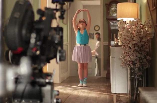 طفلة ترقص الباليه في إعلان جون لويس (6)
