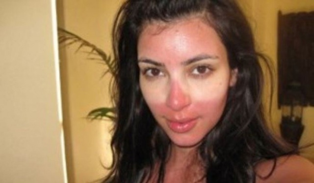 نجمة تلفزيون الواقع كيم كاردشيان بسيلفي مضحك