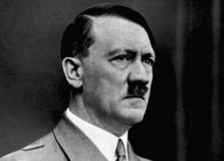 هتلر كانت لديه عادة تناول الطعام في وقت متأخر جداً من الليل، وتحديداً الكعك والبسكويت، والحلوى.