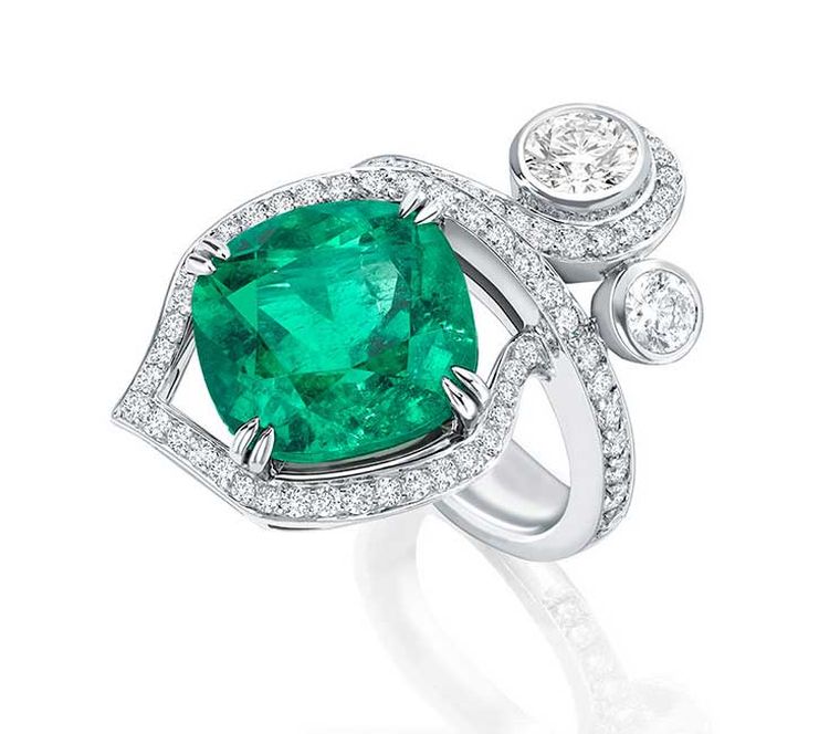 Boodles-emerald-ring